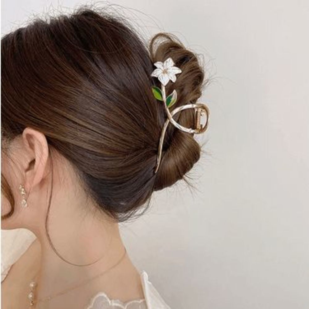 NWOT White Lily Hair Claw